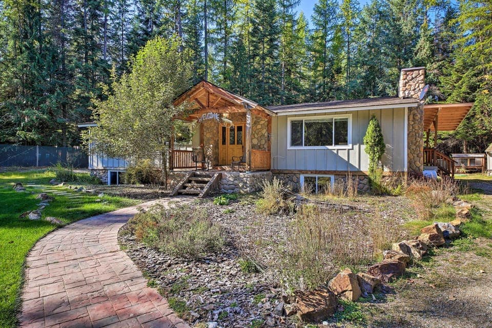 Priest Lake Vacation Rental | 3BR | 2BA | 1,600 Sq Ft | 5 Stairs Required