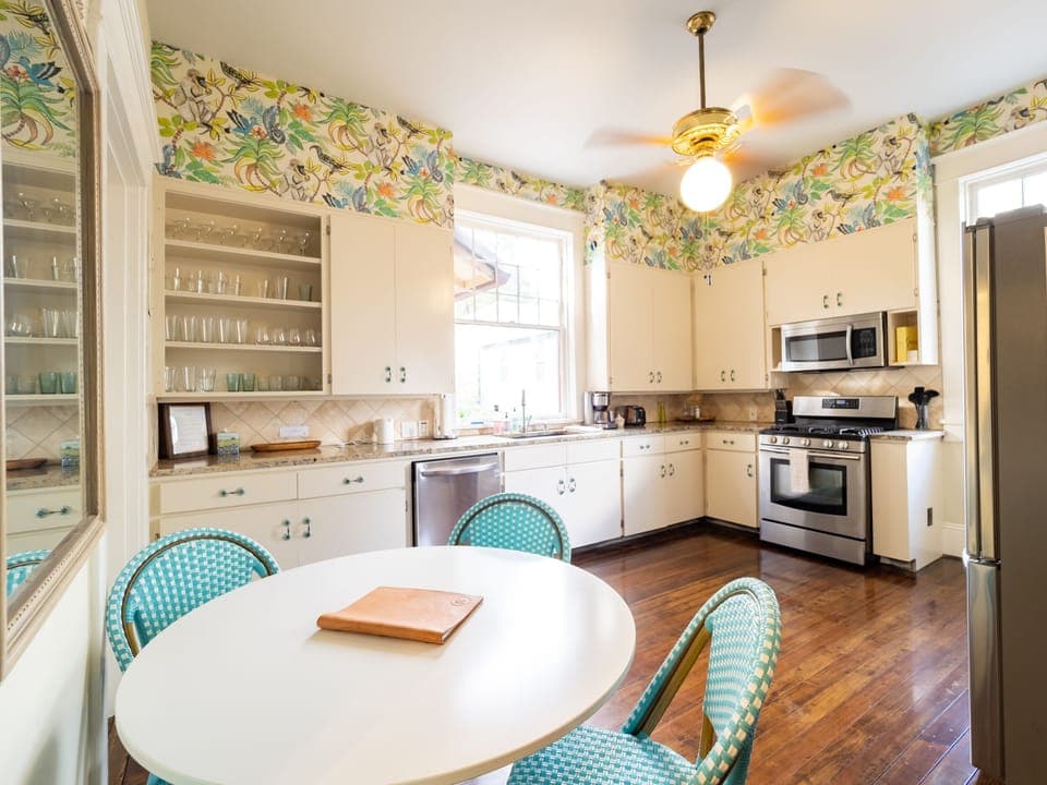 Updated kitchen with all your cooking needs