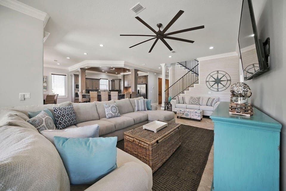 The Luke House - Crystal Beach - Living Room