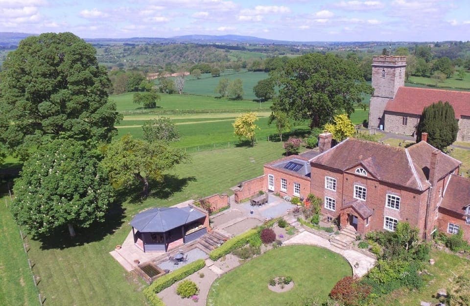 Aerial view of the stunning Broad Meadows Farmhouse