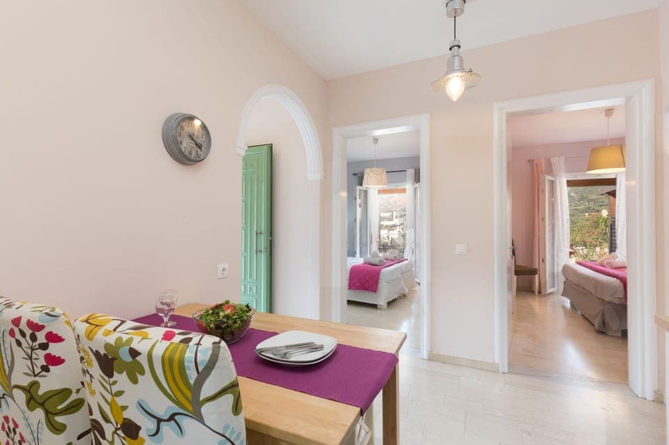 Anemone Apartment Agios Stefanos- dining area
