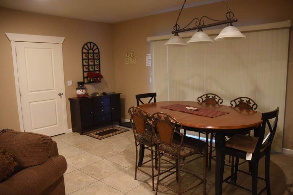 Media room - Dinning area