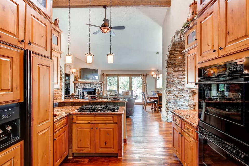 Flowing Kitchen to Living Room Layout