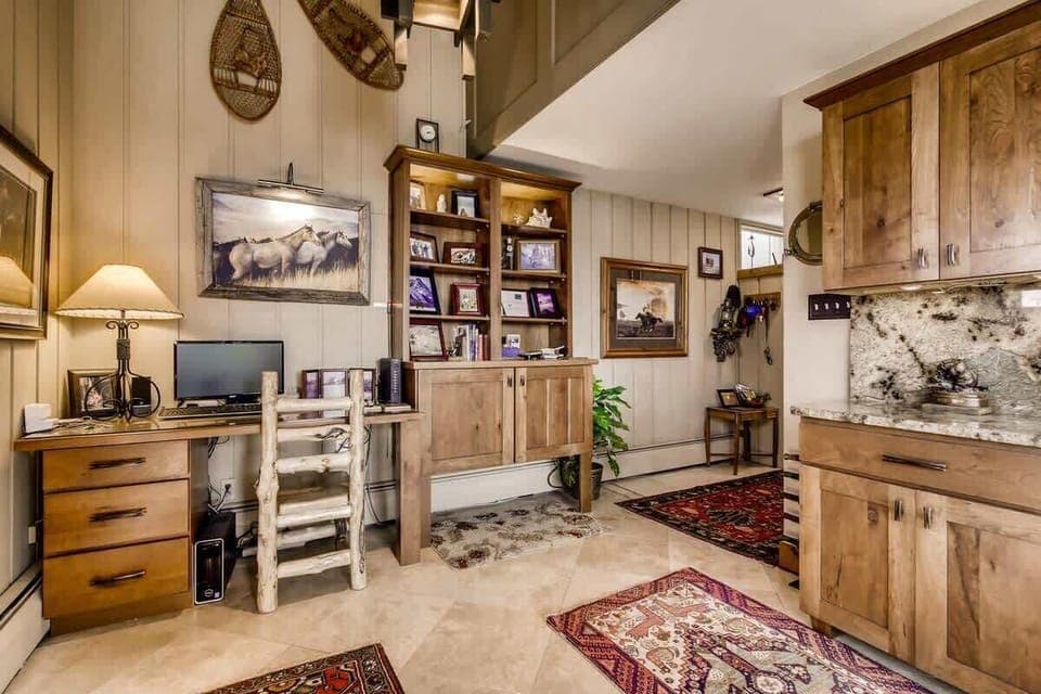 Foyer with Desk
