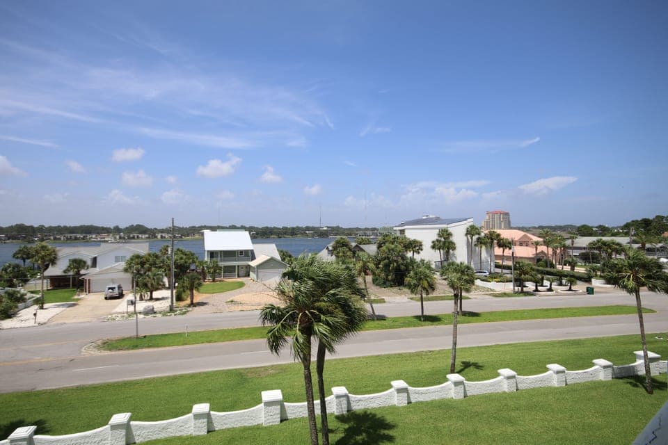 Balcony View Right / Left