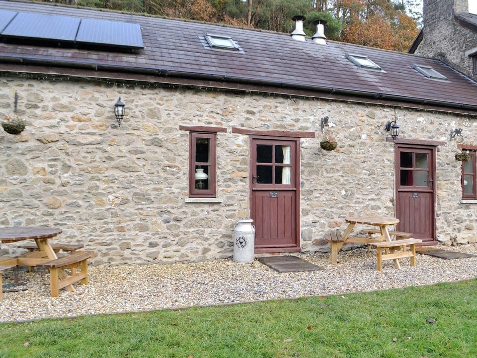 Delightful stone-built holiday home | The Cow Shed - Cwm Clyd, Llandovery