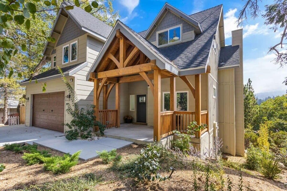 Oakwood Lodge | Luxury 5BD/4BA, Loft, A/C, Garage, View