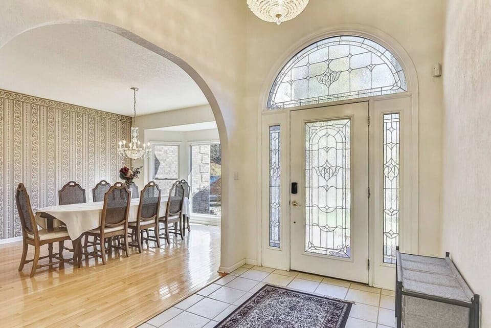 Dining room sleeps 8-12