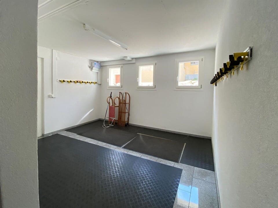 Wall, Flooring, Hall, Wood, Ceiling, Art, Event, Plaster