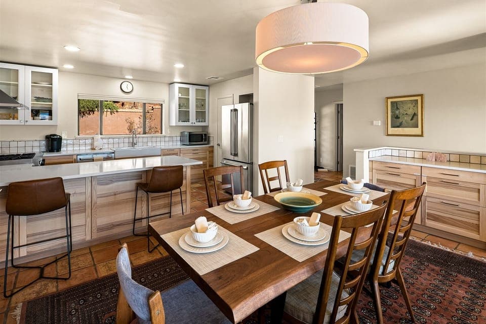 There`s space for 6 with 2 stools at the bar counter