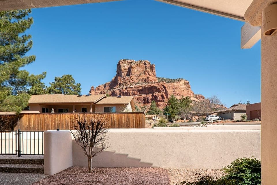 Enjoy breathtaking red rock views from Fairway Oaks 160, a great Sedona rental in the Village of Oak Creek