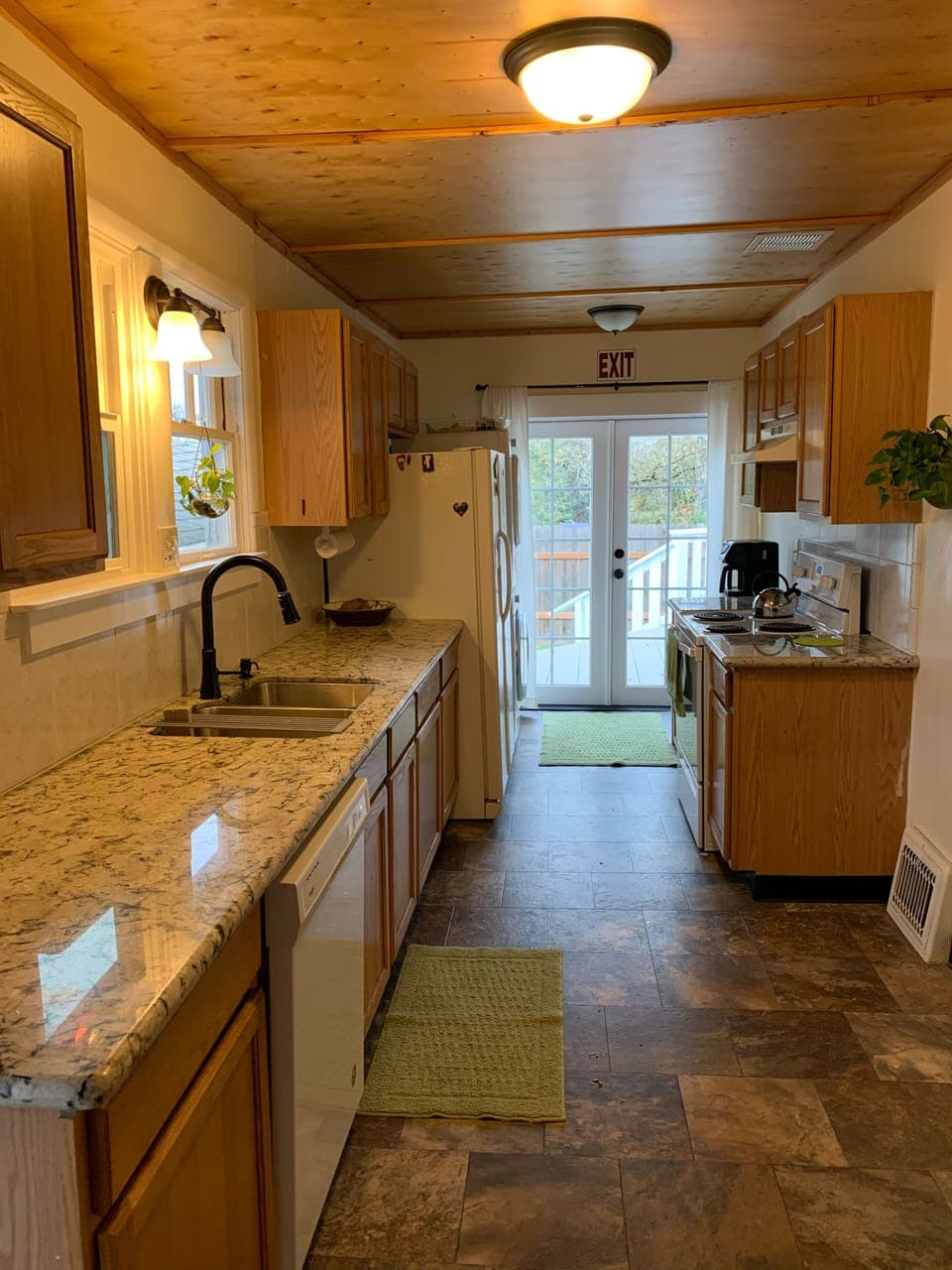 Full Kitchen with  Full  HD Washer / Dryer set for Laundry. 