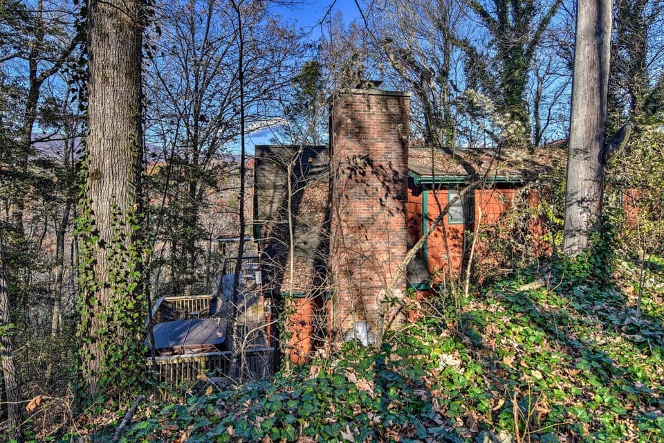 This house offers plenty of space for 6 guests.