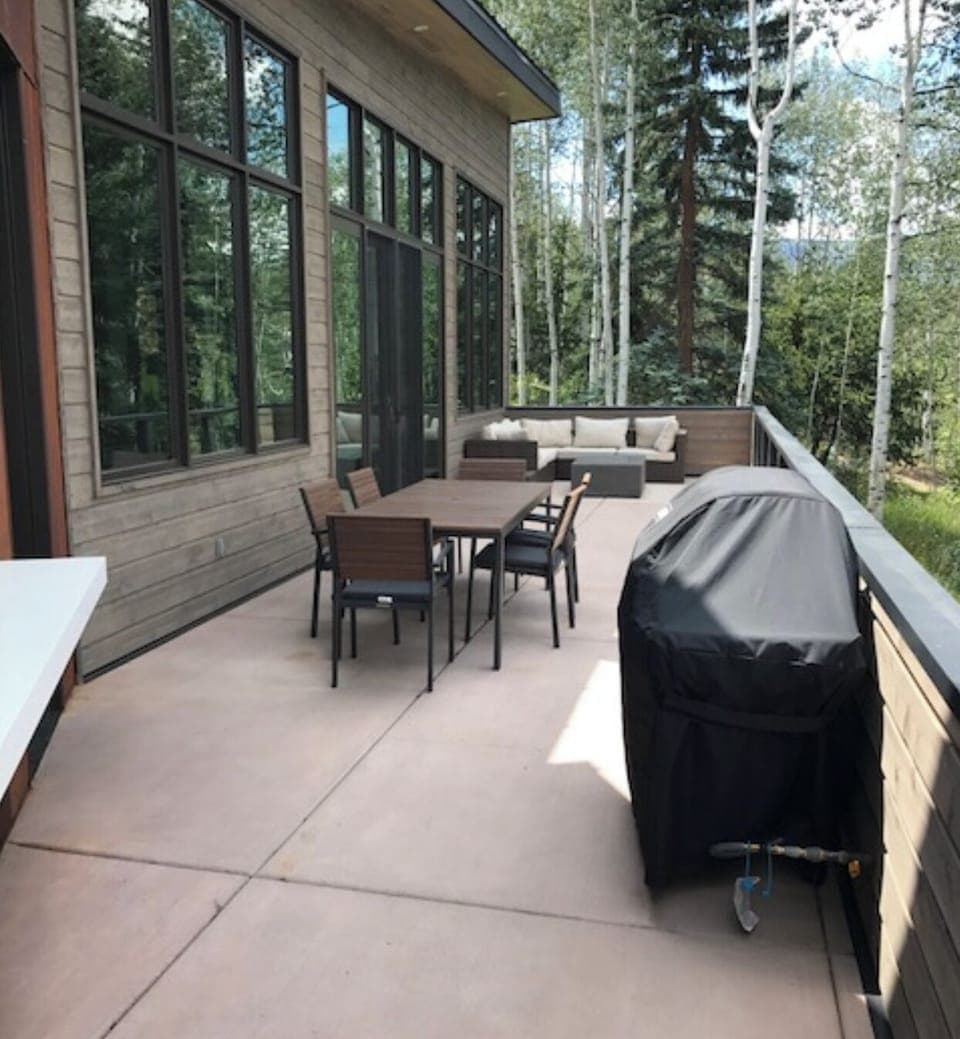 Outdoor dining