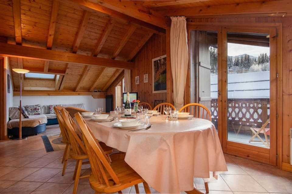 Large dining table for 6