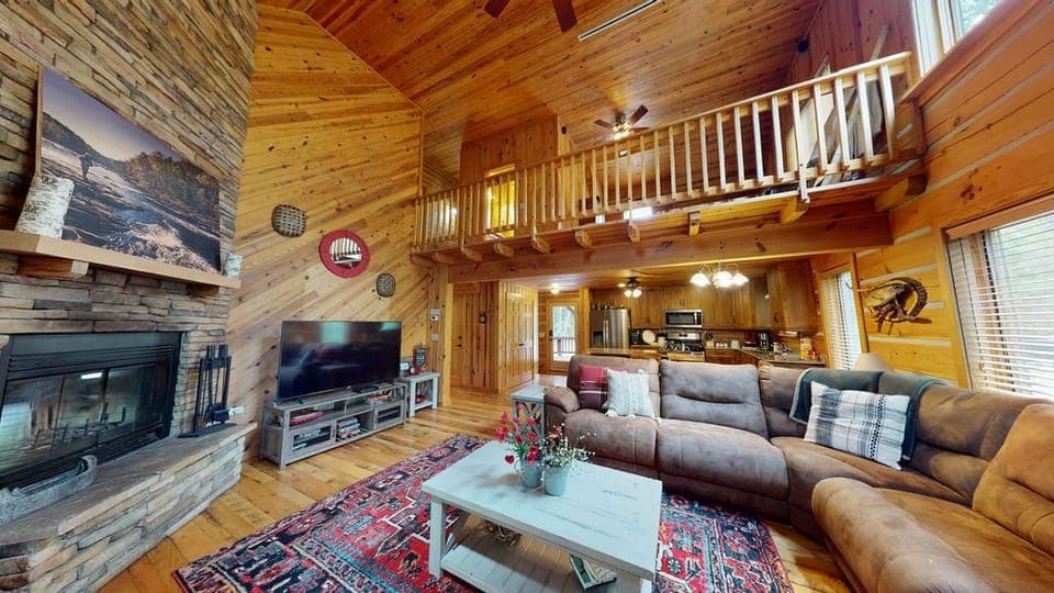 Acorn-Acres-Living-Room(2)