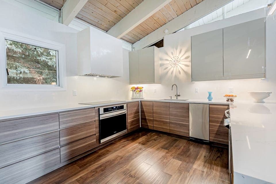 New kitchen with built in soda faucet, stocked for the chef in the group