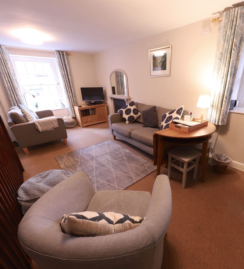 Free & unrestricted parking close by.
Excellent internet speed: 36.2 Mbps d'load