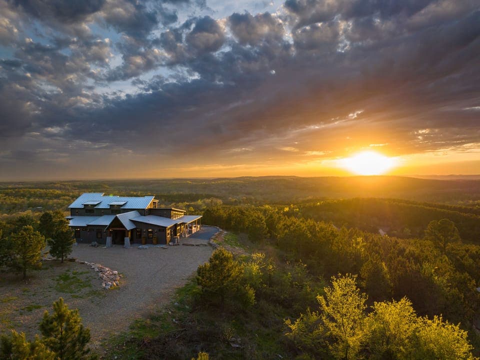 Long-range views of 40+ miles!!!