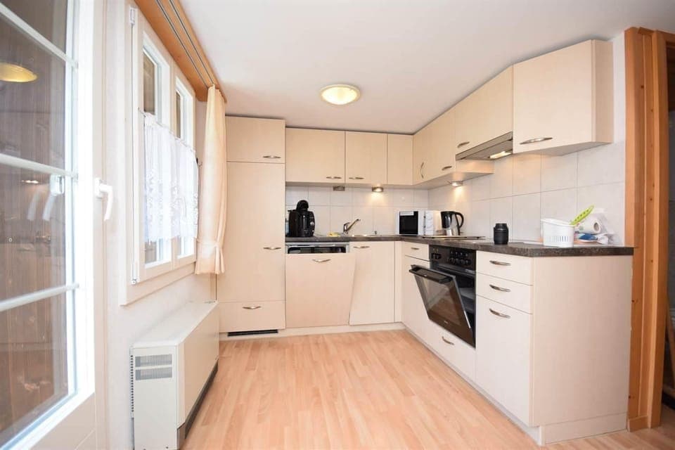 Küche mit Abwaschmaschine