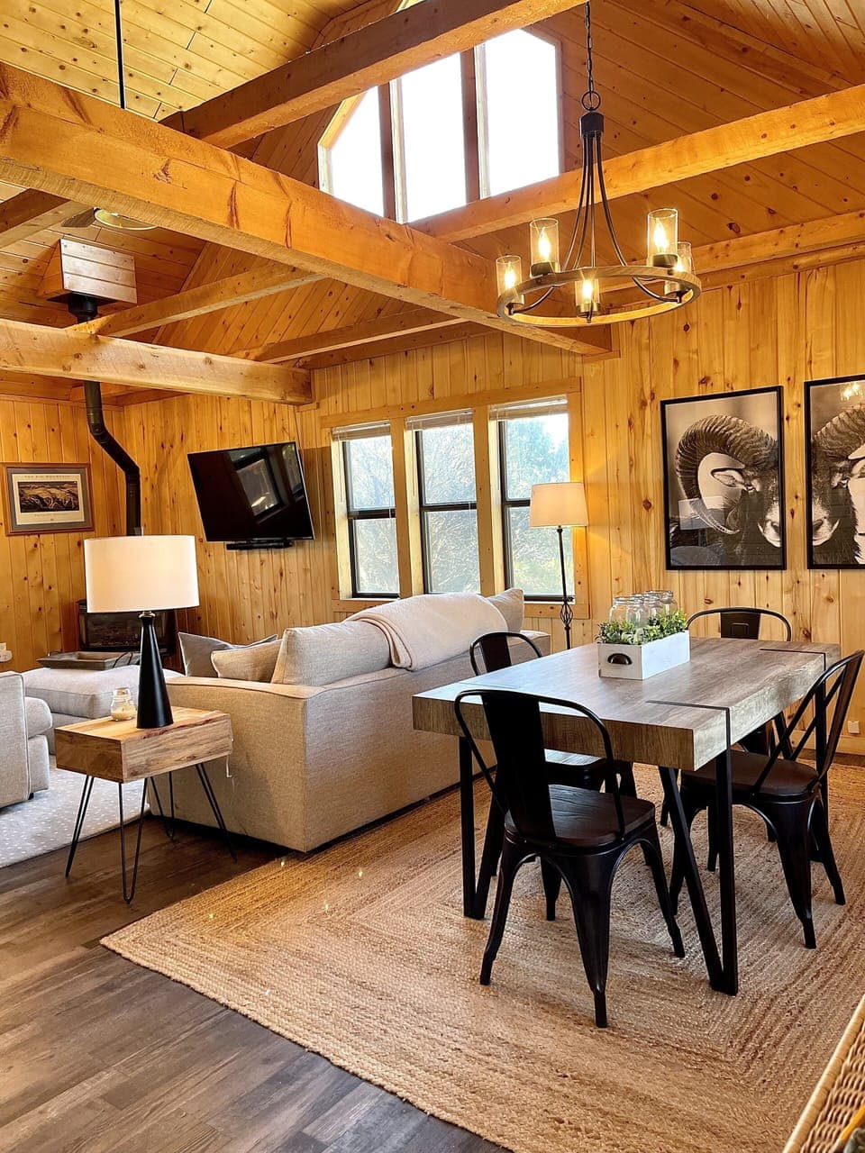 Living & dining area / Beautiful open and bright with large windows and views!