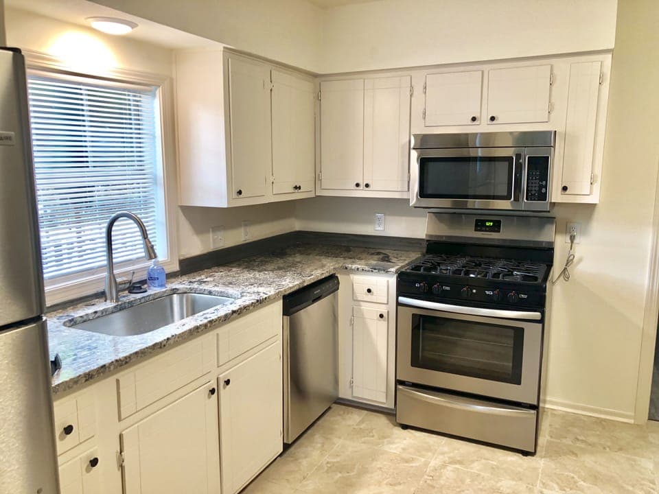 Fully remodeled kitchen w/ granite counters & stainless appliances