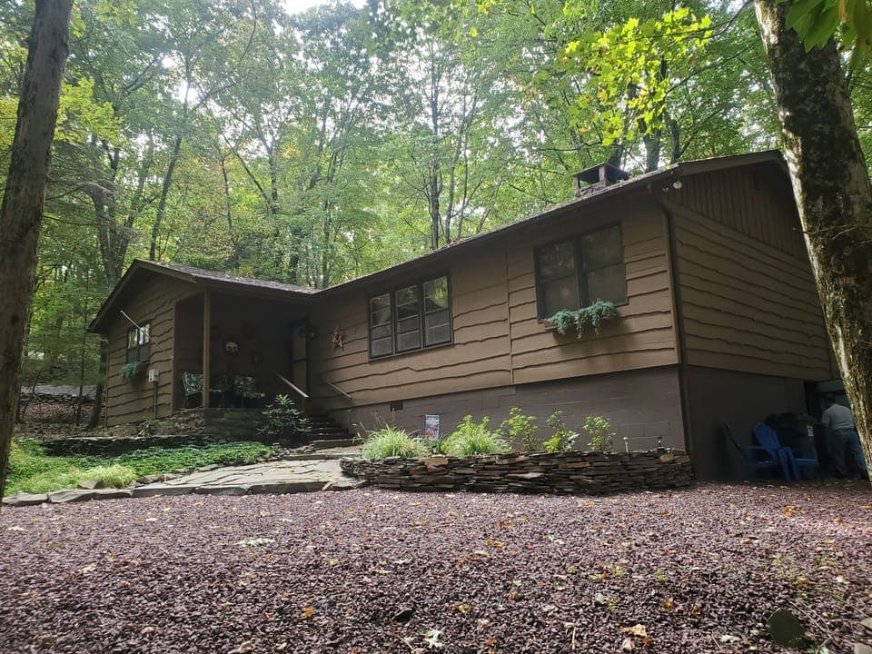 spacious cabin located within walking distance to lake, park and golf course.