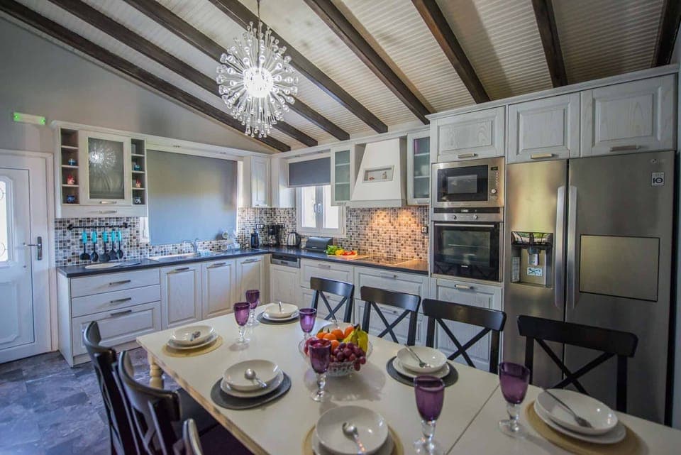 Villa Ζapphira Peritheia - kitchen and dining area