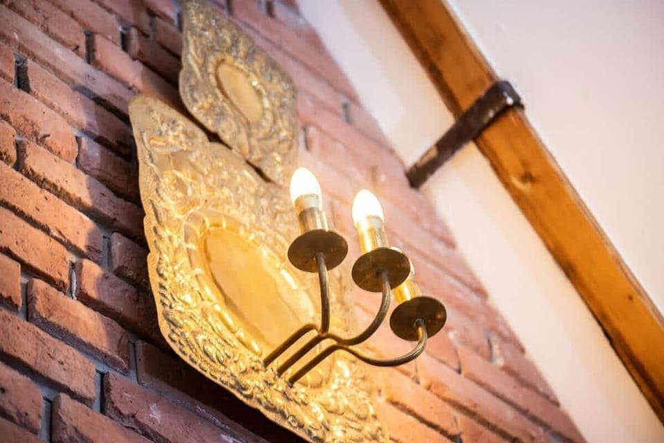 Decorative details in the apartment. 