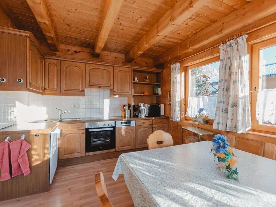 Wood, Home, Furniture, Wood Stain, Hardwood, Cottage, Ceiling, Cabinetry, Kitchen, Plank