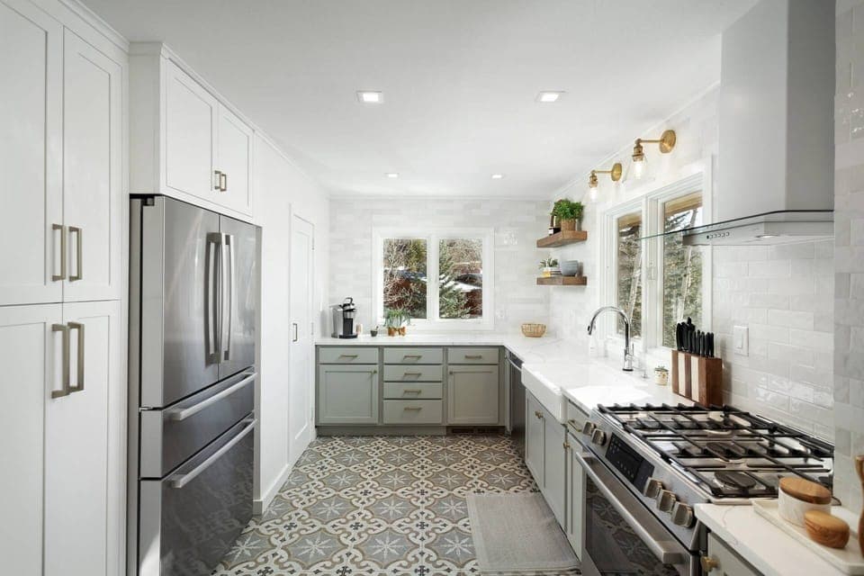 Enjoy cooking in this beautifully upgraded kitchen with ample storage and stocked with all your cooking needs!