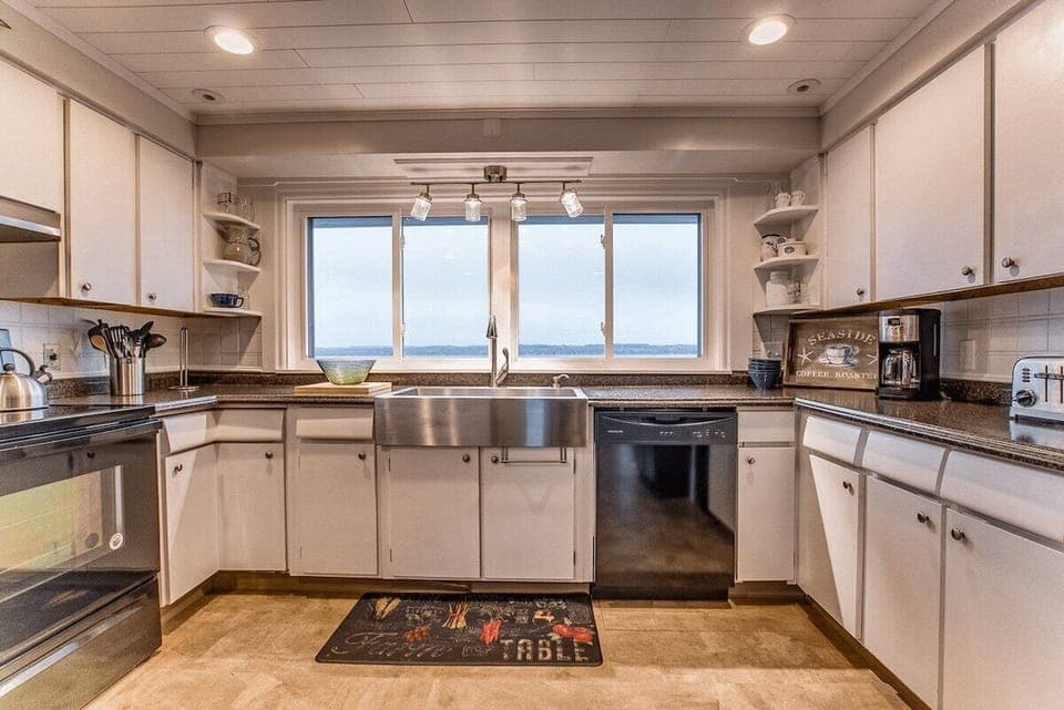 Main floor Kitchen