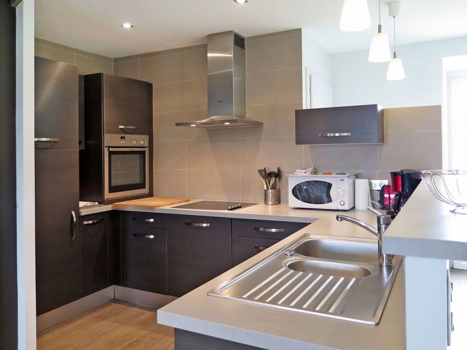 Countertop, Room, Kitchen, Property, Cabinetry, Furniture, Sink, Interior Design, Building, Floor