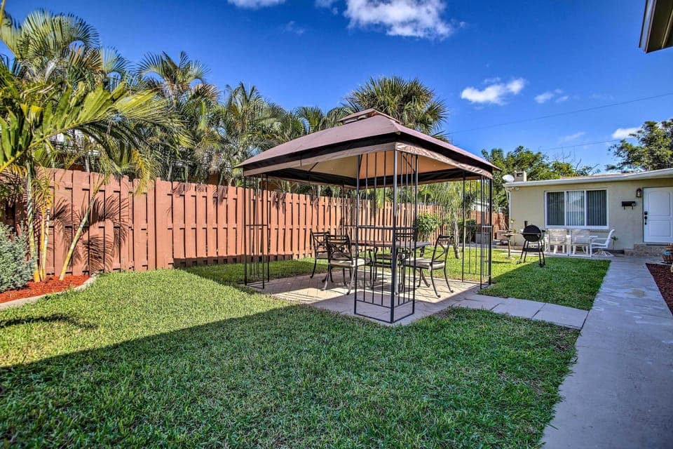 Pompano Beach Vacation Rental | 3BR | 1BA | 690 Sq Ft | 2 Steps to Access