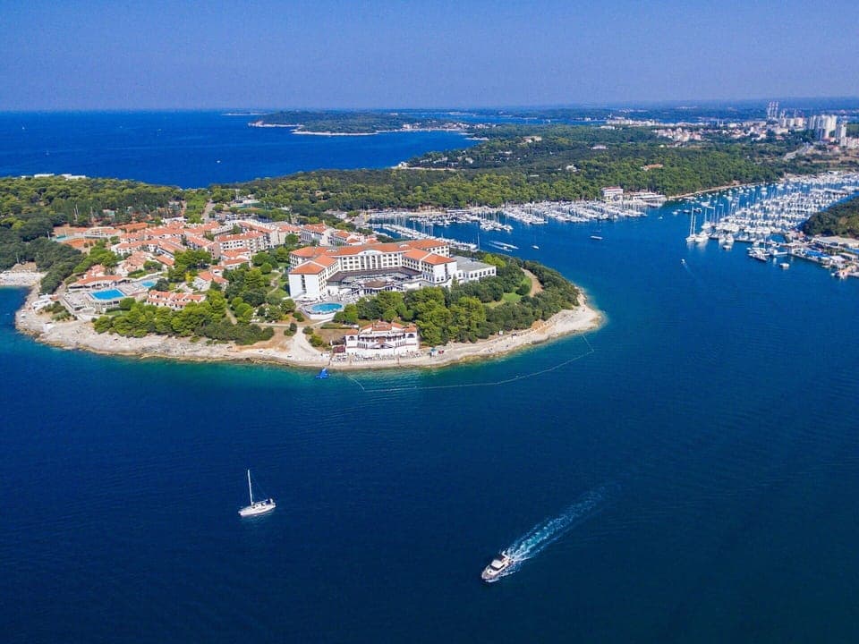 Water, Water Resources, Sky, Boat, Coastal And Oceanic Landforms, Lake, Landscape, Waterway