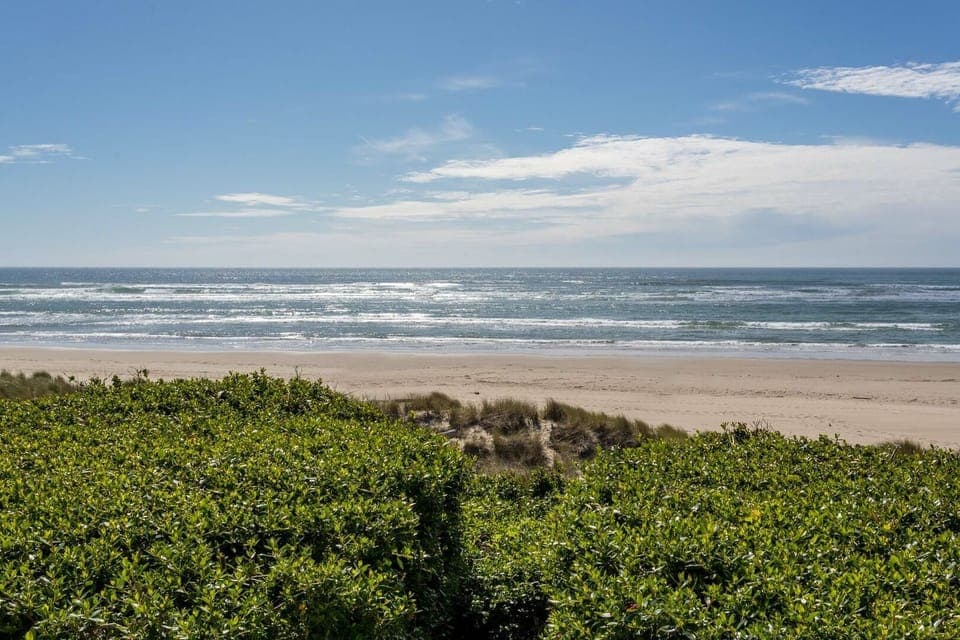 Relax and enjoy the ocean views from Oregon Waves!