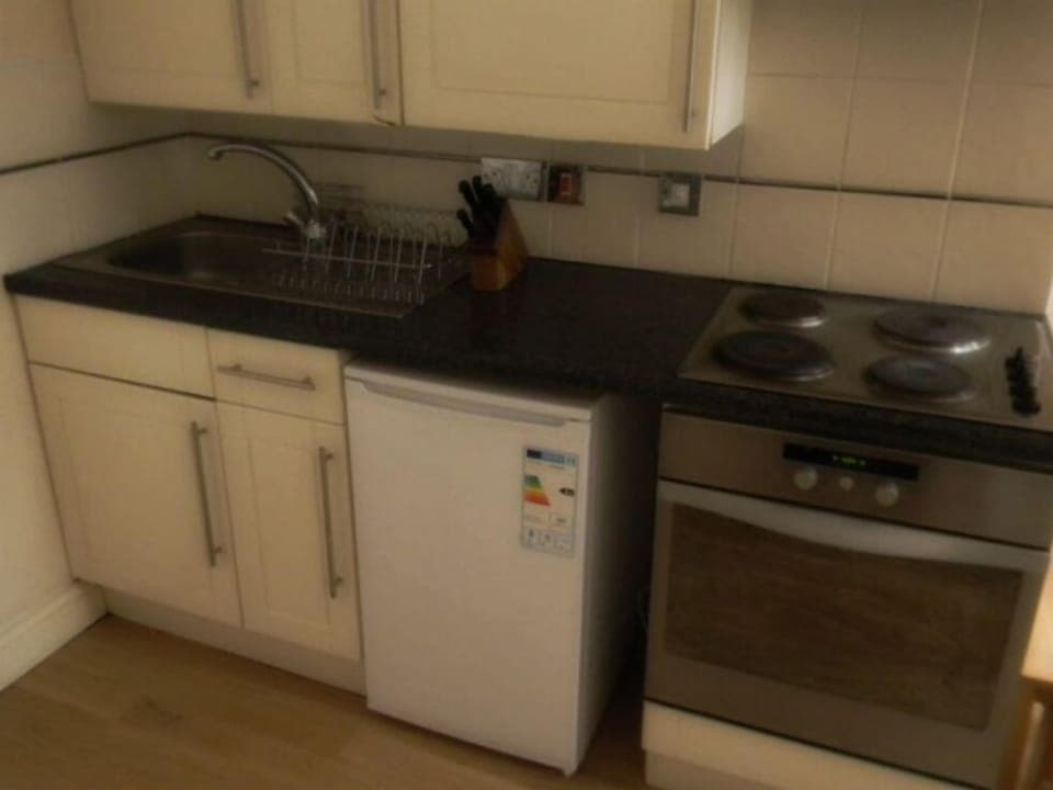 Fully equipped kitchen with crockery, glasses, kettle, microwave etc.
