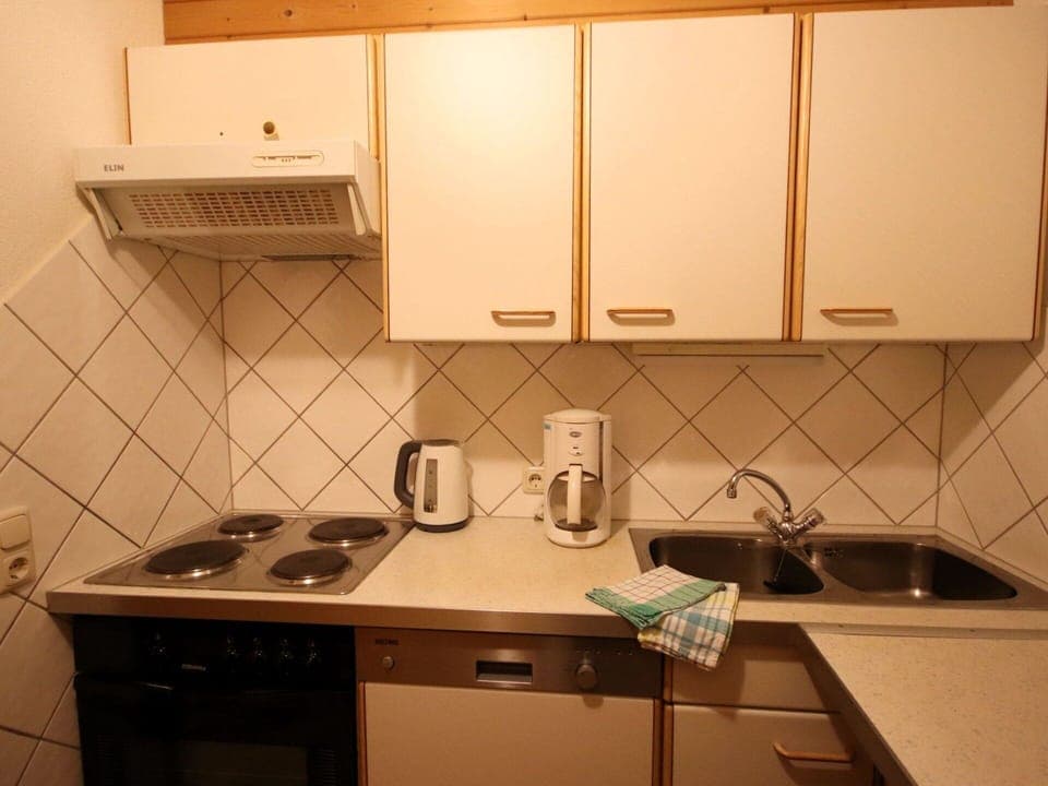 Kitchen Appliance, Kitchen, Major Appliance, Wood, Countertop, Interior Design, Kitchen Sink, Kitchen Stove, Furniture, Stove