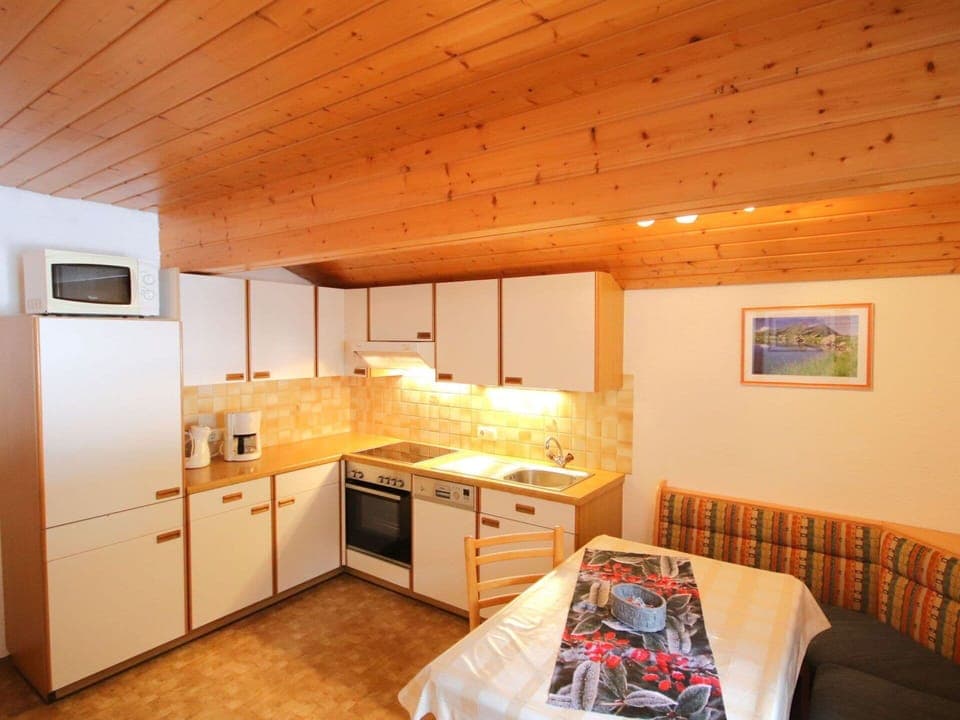 Interior Design, Ceiling, Cottage, Wood Stain, Hardwood, Cabinetry, Hotel, Plywood, Living Room, Log Cabin