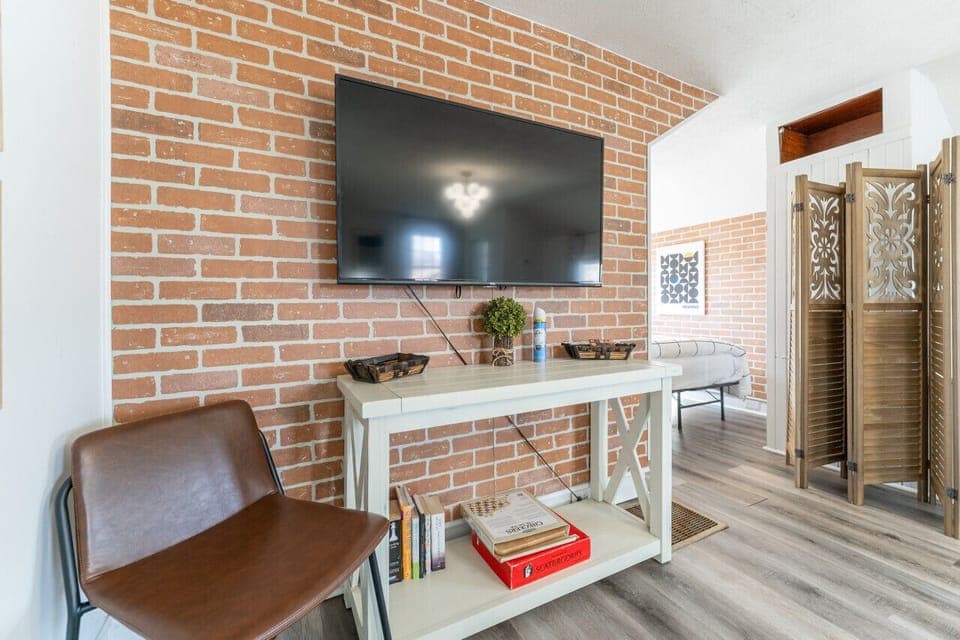 Second floor | 55 inch Roku | Games and books also provided