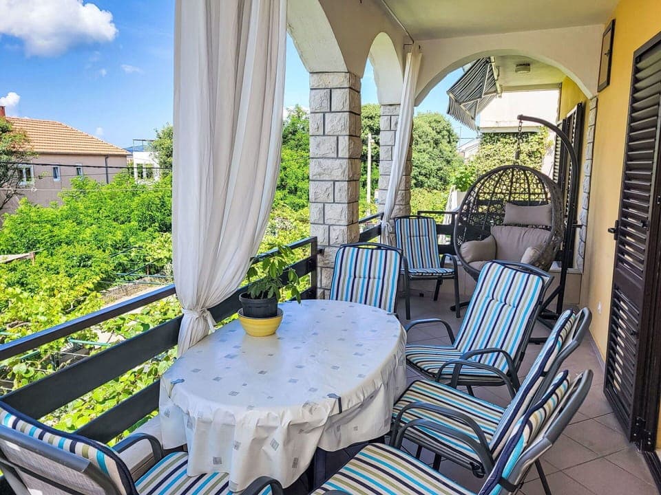 Table, Property, Furniture, Plant, Building, Sky, Cloud, Chair, Shade, Interior Design