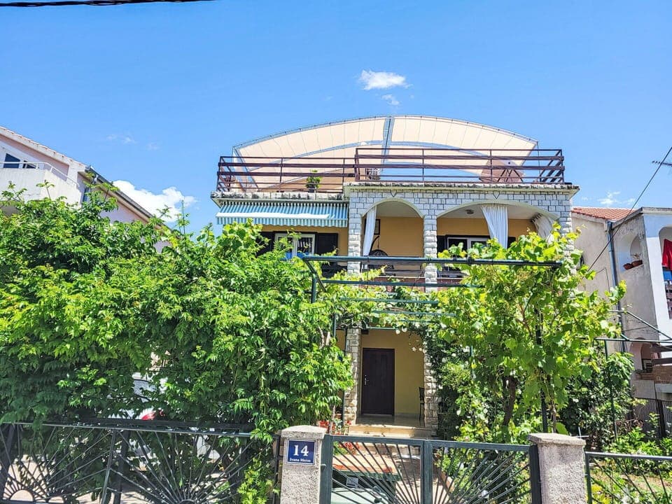 Sky, Property, Building, Plant, Architecture, Urban Design, Window, Fence, Residential Area, Real Estate