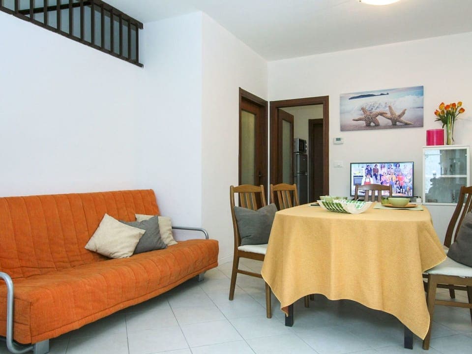 Room, Furniture, Property, Interior Design, Living Room, Building, Floor, Wall, Real Estate, Table