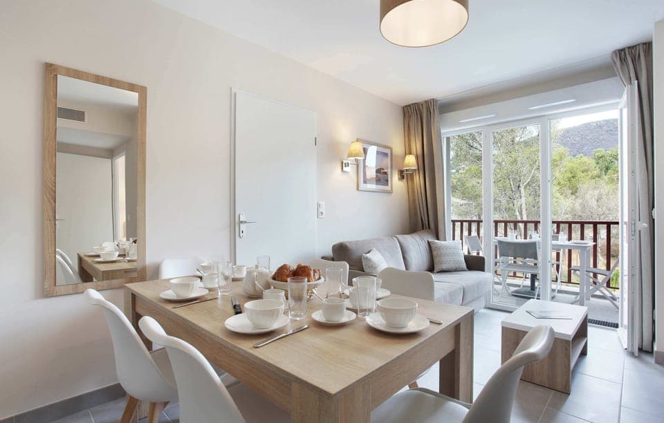 There’s room for everyone at the dining table.