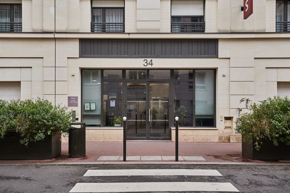 Welcoming main entrance located just a short walk from shops and public transit.