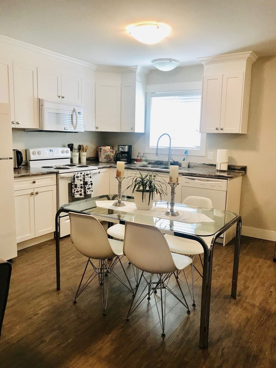 Kitchen/Dining Area