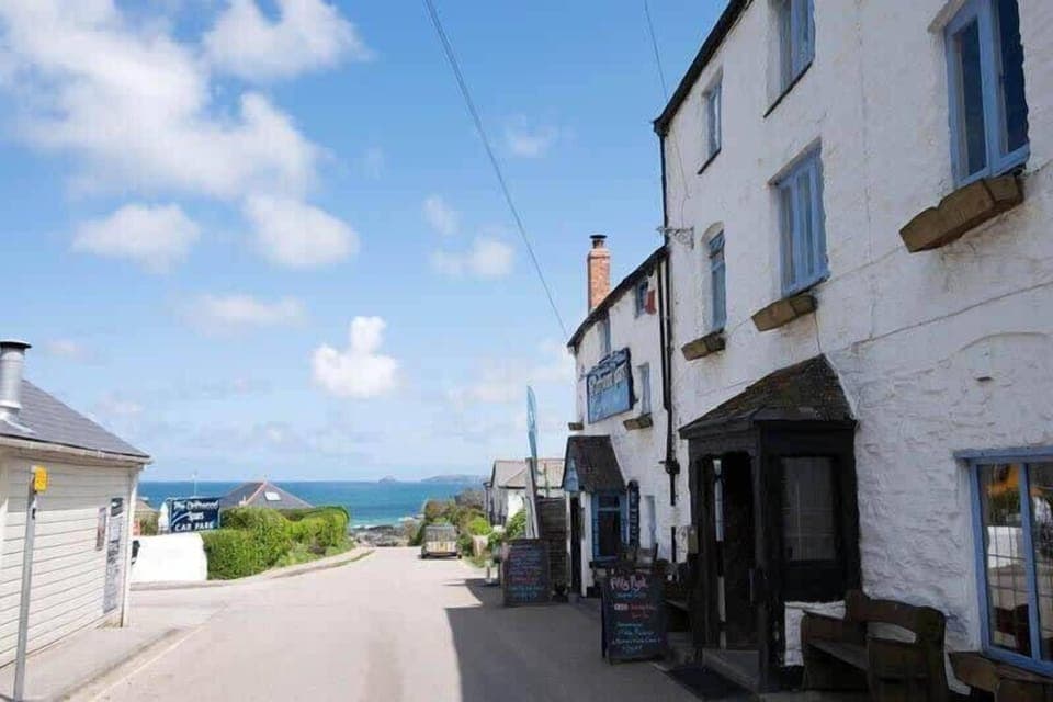 Local pubs overlooking the sea down at Trevaunance Cove.