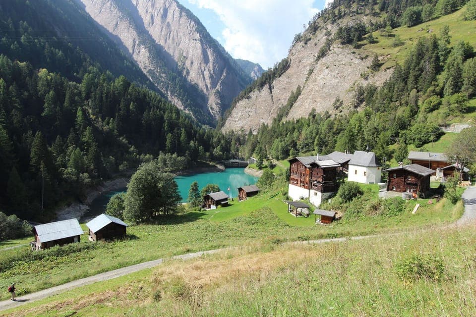 Surroundings [summer] (1-5 km)