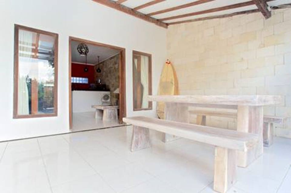 Enjoy your dinner on the terrass on the Suar wood Thai washed table