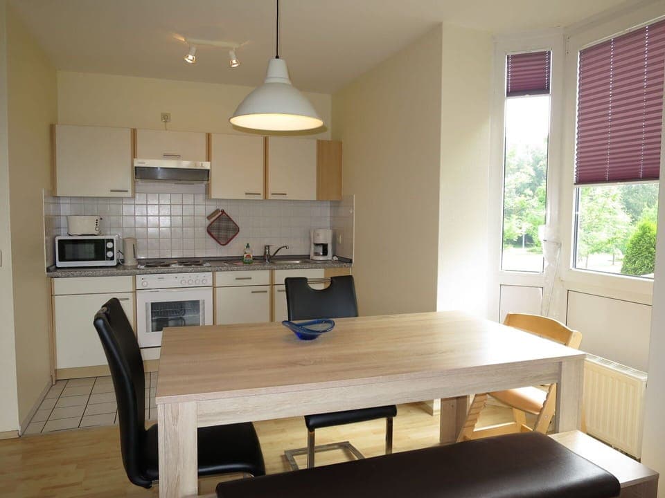 Cloud, Water, Sky, Property, Plant, Swimming Pool, Building, Window, Azure, Blue